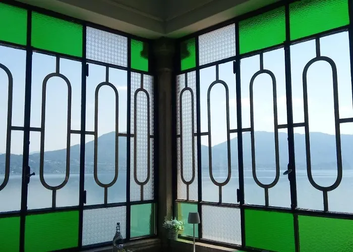 Отель La Rondinella Каннеро-Ривьера