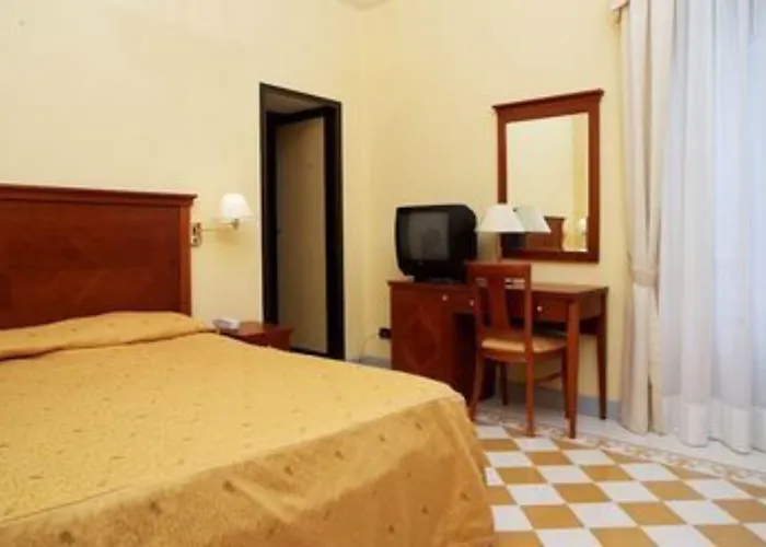 호텔 La Rondinella 카네로 리비에라