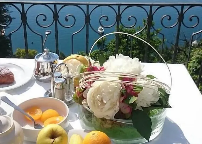 Отель La Rondinella Каннеро-Ривьера